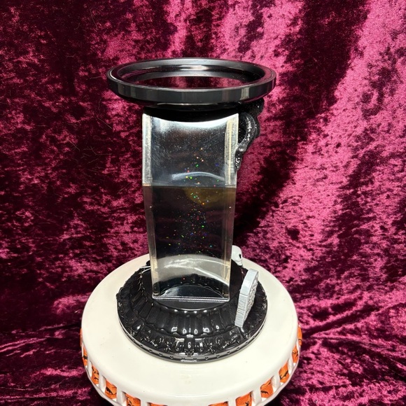 Bath & Body Works 2025 Light Up Glitter Coffin Waterglobe 3 Wick Candle Holder - Picture 5 of 12